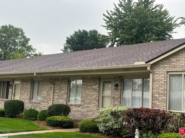 22173 Glenwood St, Clinton Township, MI 48035