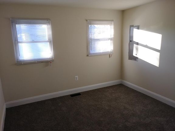 3rd image of 526 N Montford Ave