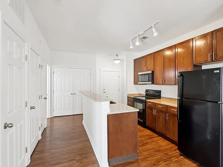 Catherine 36 Apartments — Photo 25