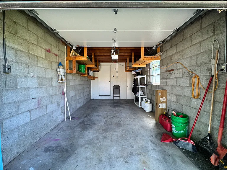 1408 Lafayette Dr NE — Photo 18