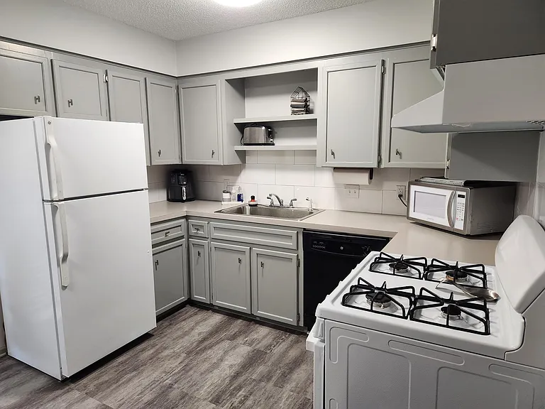713 Dorroll St NE — Photo 3