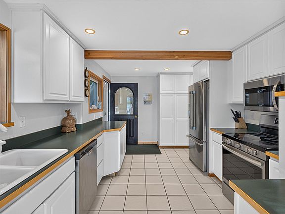 5th image of 60 Raspberry Ln