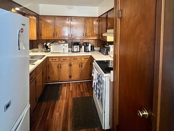 2nd image of 313 Burwood Dr
