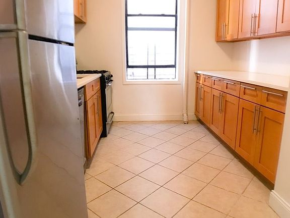3rd image of 4 S Pinehurst Ave APT 4C
