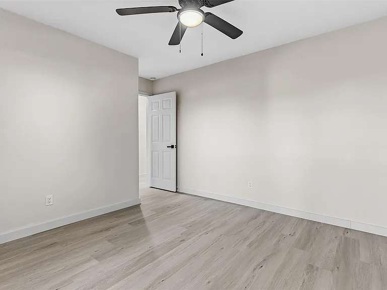 13414 Ravensway Dr — Photo 12