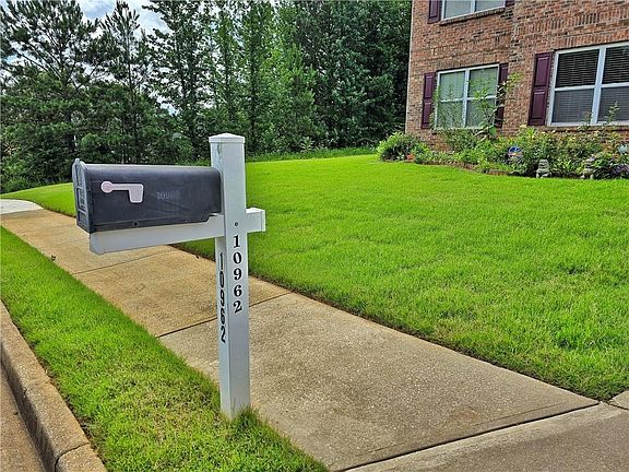 2nd image of 10962 Southwood Dr