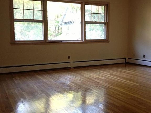 2nd image of 22 Oneida Ave