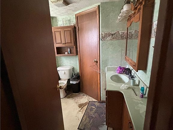 4th image of 2371 Hillstock Ave