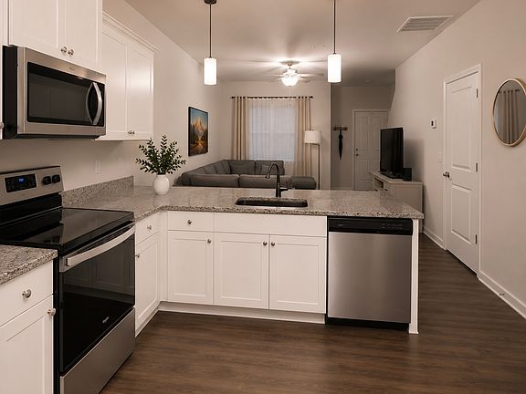 All Energy Efficient Stainless Steel Appliances, Large Granite Countertops/Island, Brand New Laminate Flooring, Extra Large Deep Sink