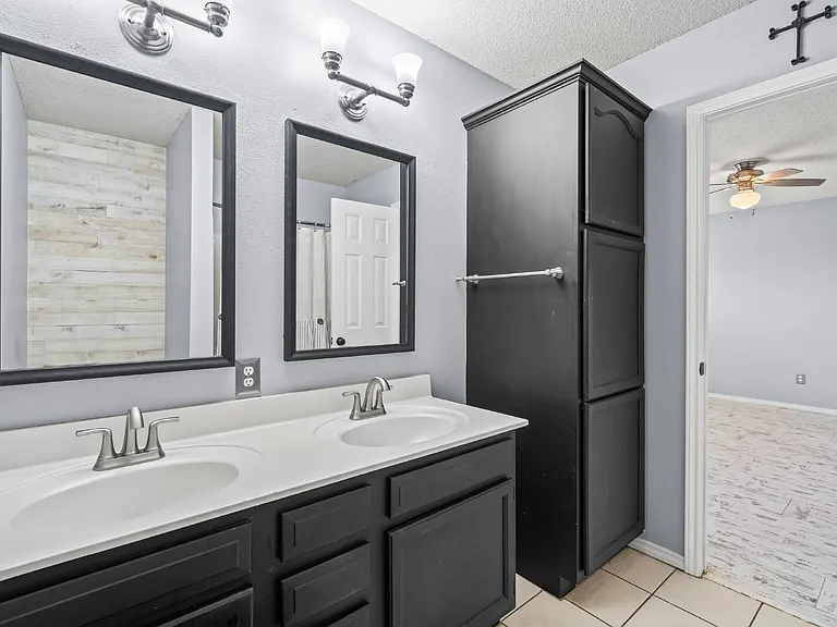 10702 Akron Ave — Photo 18