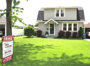 641 Elm St, Carmi, IL 62821