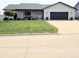 1307 Providence Pl SE, Orange City, IA 51041