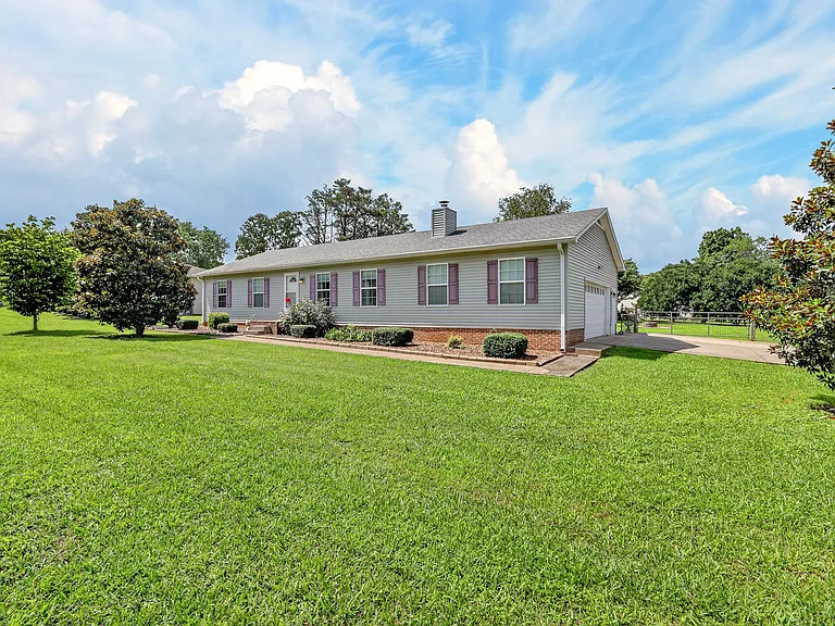 2504 Angelyn Dr — Photo 5