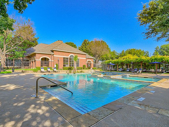 Reserve your address in our luxury apartment community, in a prime location.
