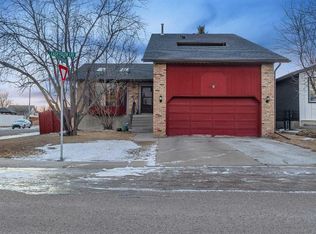 48 E Castleglen Ct NE, Calgary, AB T3J2B8