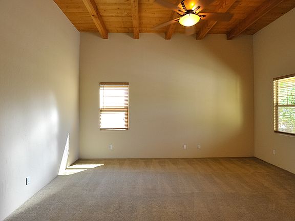 _04-LivingRoom1_09102021