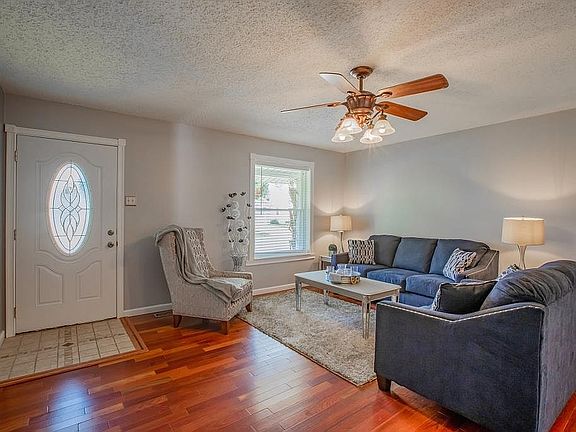 3rd image of 1883 Kingsford Dr