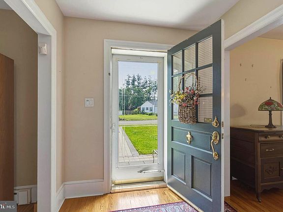 3rd image of 42 Devon Rd