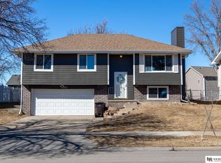 5723 NW 10th St, Lincoln, NE 68521