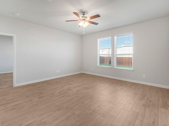 3rd image of 1902 Bluebonnet Ln