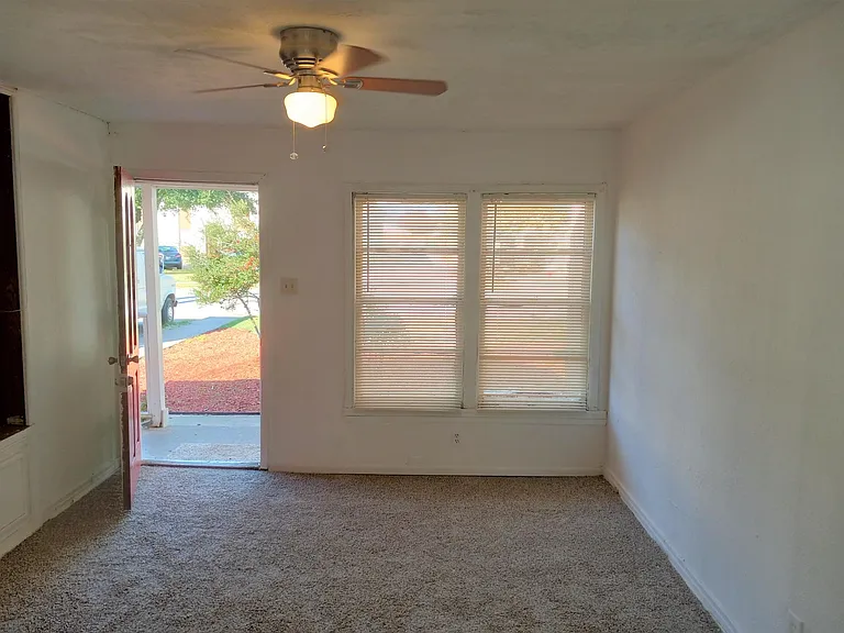 110 E Rogers St — Photo 4