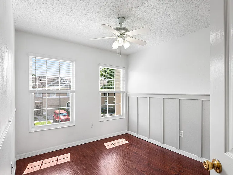 10112 Farmingdale Pl — Photo 12