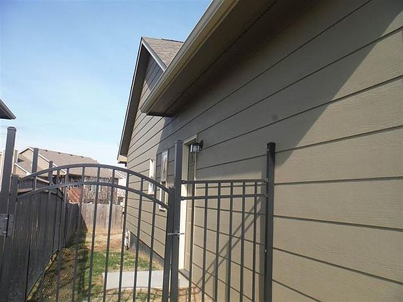 2nd image of 1424 E Summerlyn Dr #181-295319