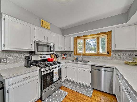2nd image of 17113 Inverness Dr