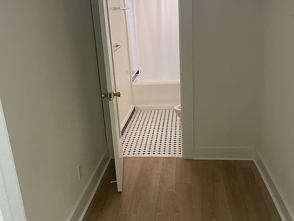 2nd image of 532 S Hobart Blvd APT 106