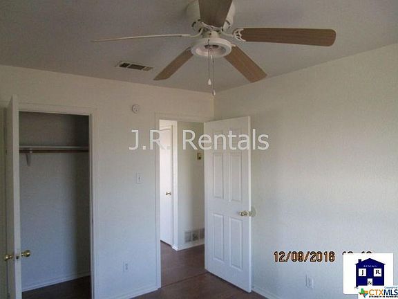 4th image of 1704 Benttree Dr APT B