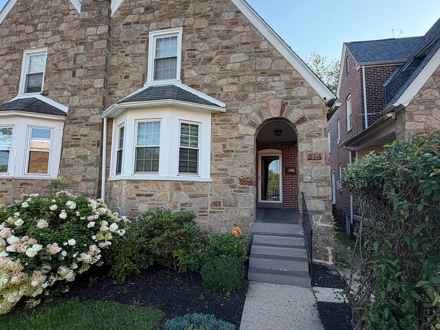 214 W 39th Street — Photo 1