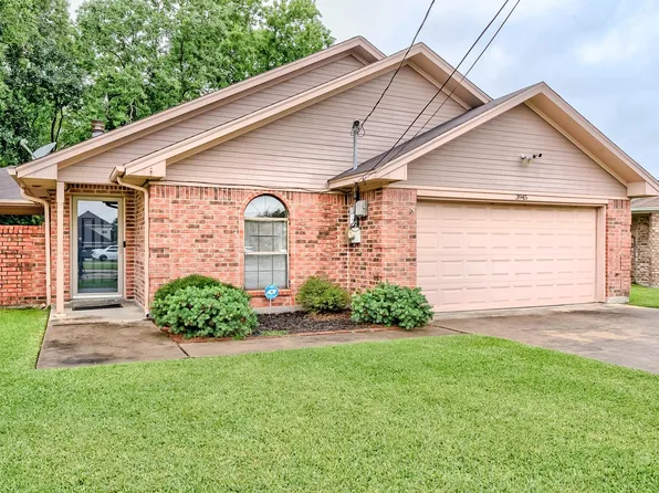 3945 Suncrest Dr, Groves, TX 77619