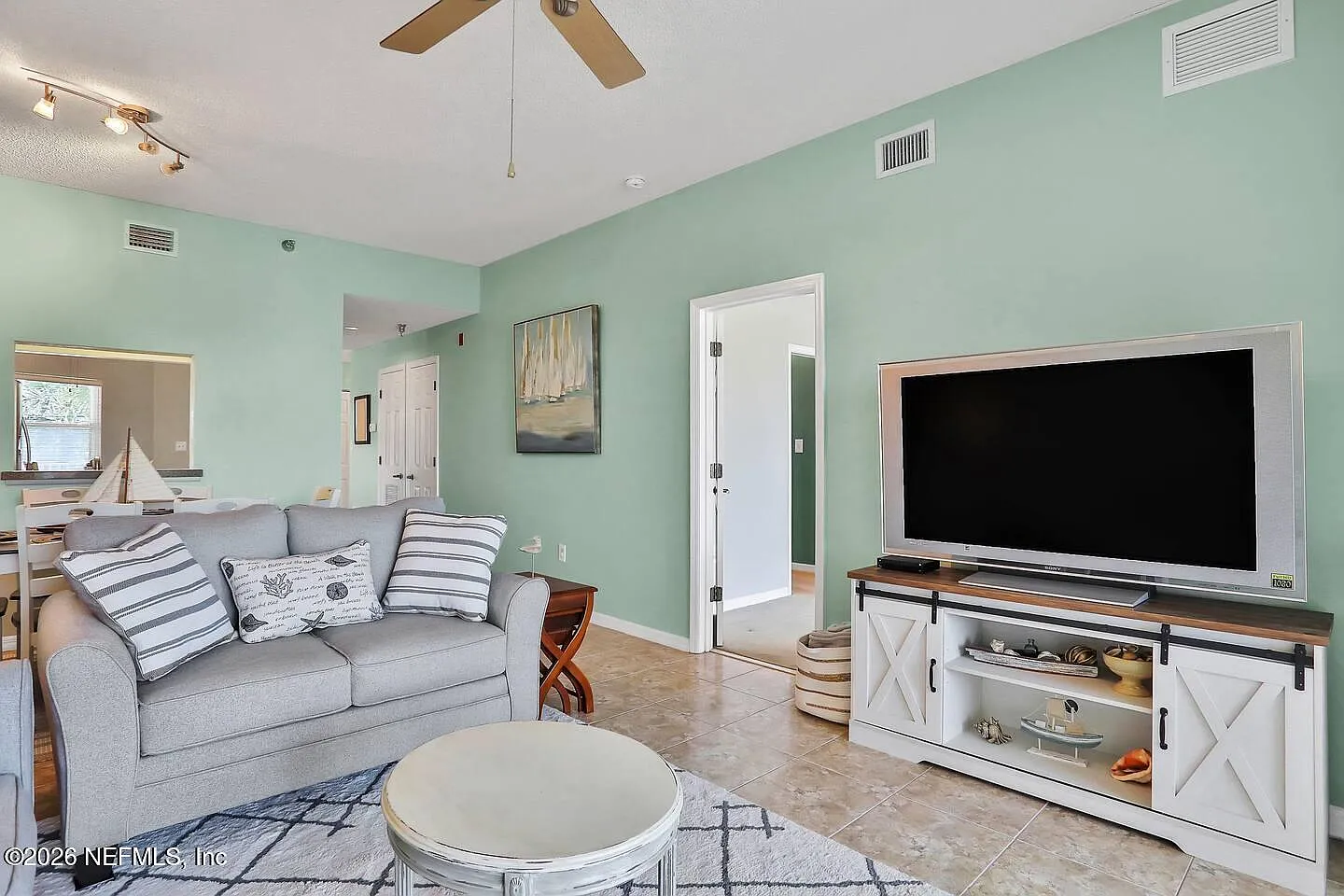 104 Surfview Dr — Photo 2