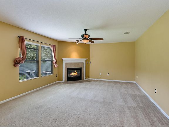 5th image of 416 S Aberdeenshire Dr
