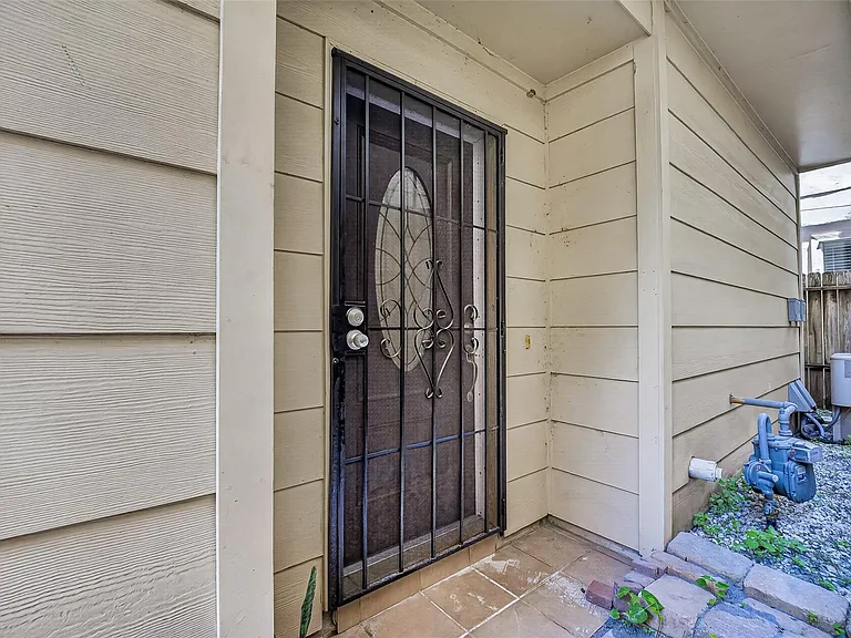 1513 Roy St — Photo 4