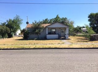 934 SW Cascade Ave, Redmond, OR 97756