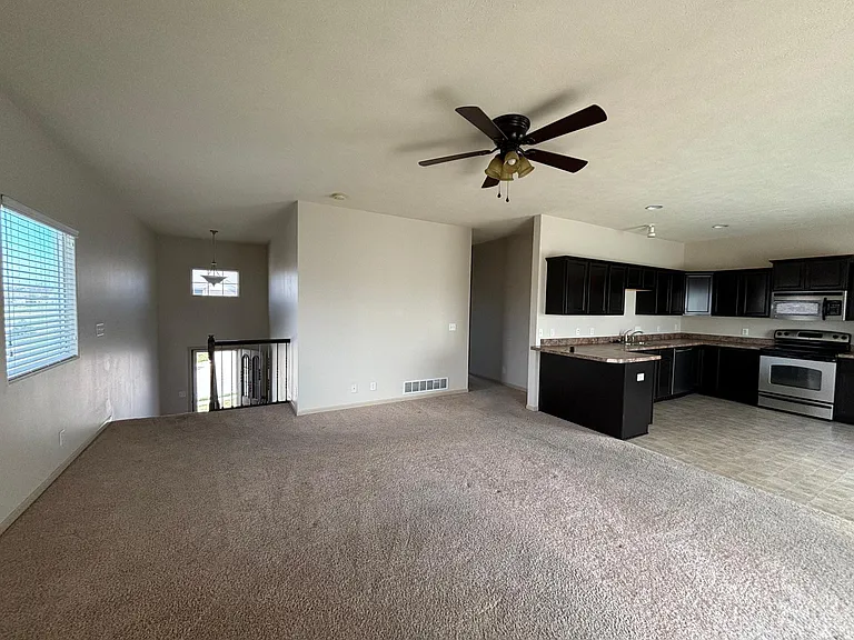 16411 Camden Ave — Photo 3