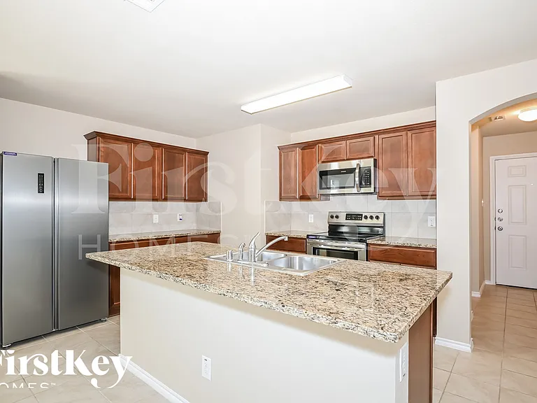 961 Corbitt Ln — Photo 6