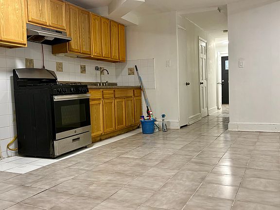 2nd image of 355 Kosciuszko St #2