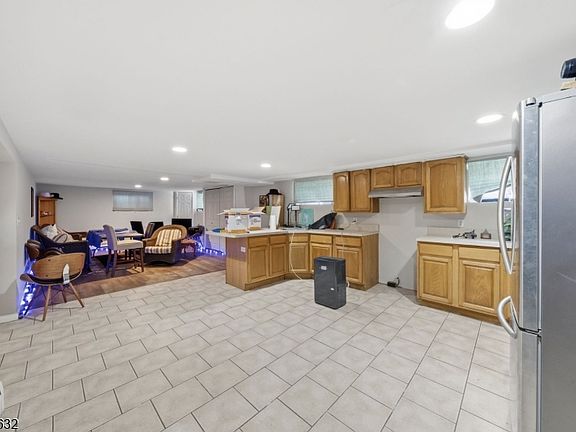 5th image of 131 Califon Rd