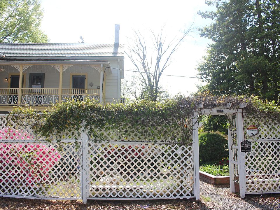 1st image of 900 Virginia Ave #2