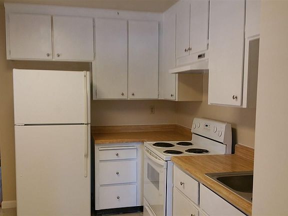 2nd image of 1701 Magnolia Way