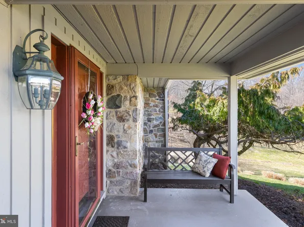 7 Tullamore Dr, West Chester, PA 19382
