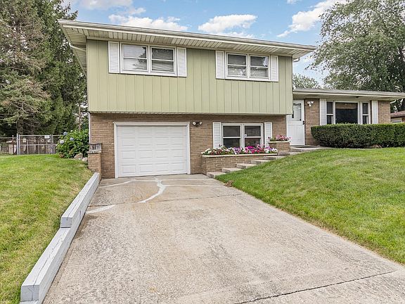 4th image of 3299 Oakwood St