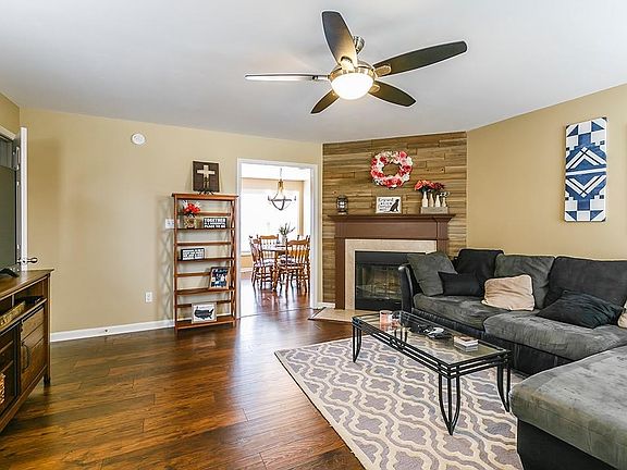 5th image of 320 Primrose Cir