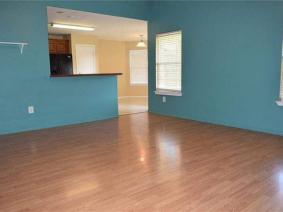 3rd image of 6657 Picadilly St