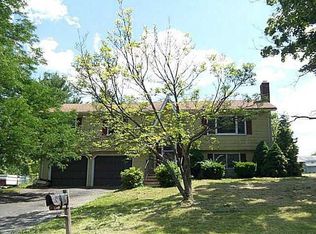 25 Penncross Dr, Windsor, CT 06095