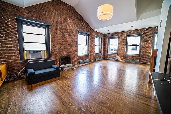 1st image of 257 Church St #4/5