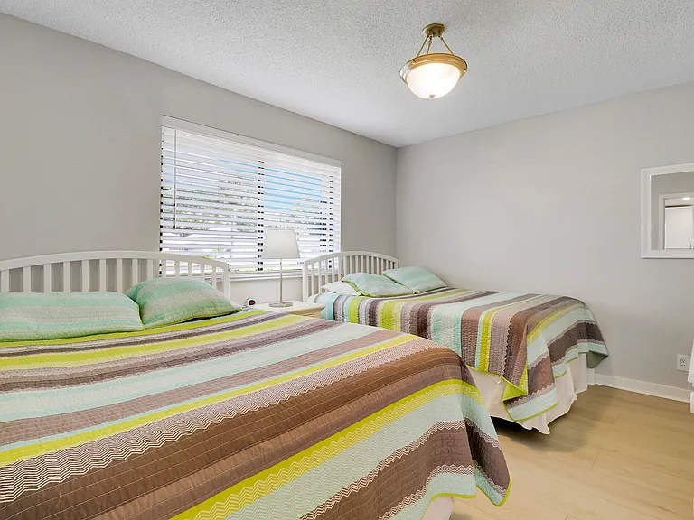 811 Club Dr — Photo 12