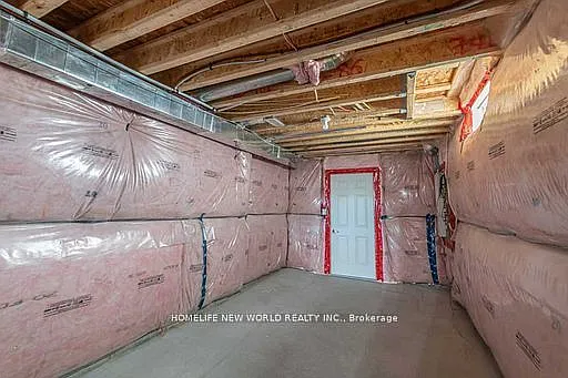 77 Brookfam St — Photo 37